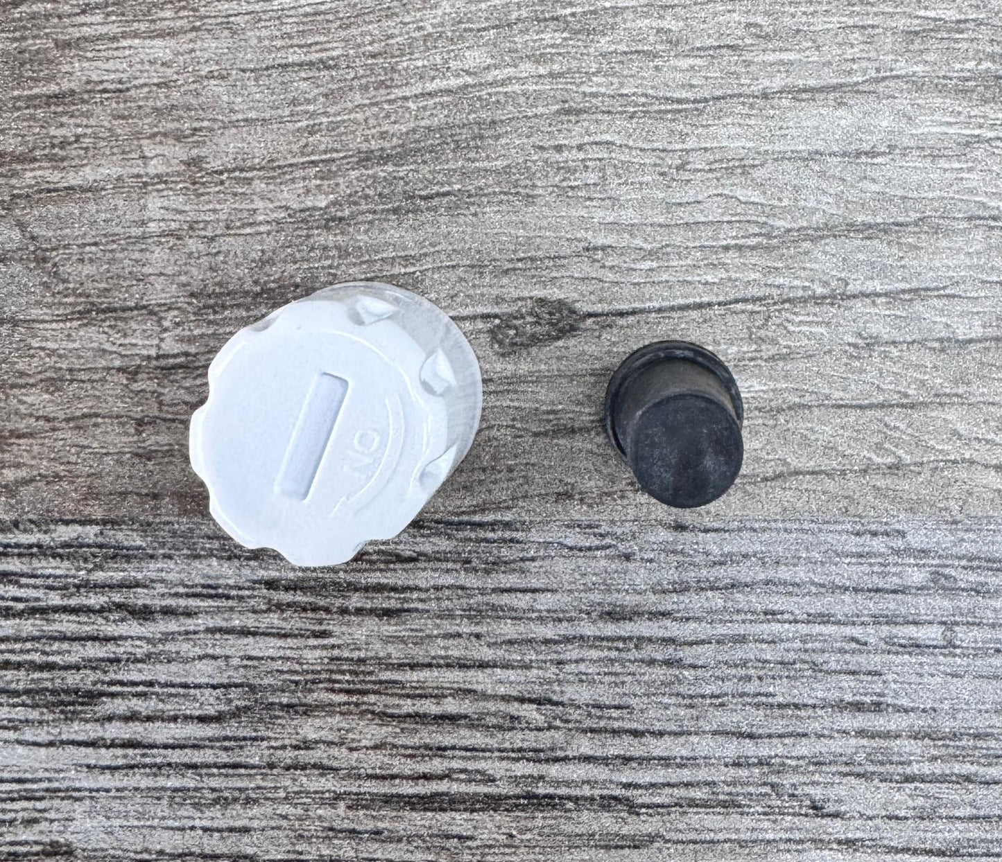 BLU09/BLU12 Rubber Bung and Cap - George's Industrial Services Ltd